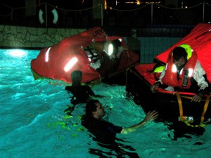 Rettungsinsel im Wellenbad